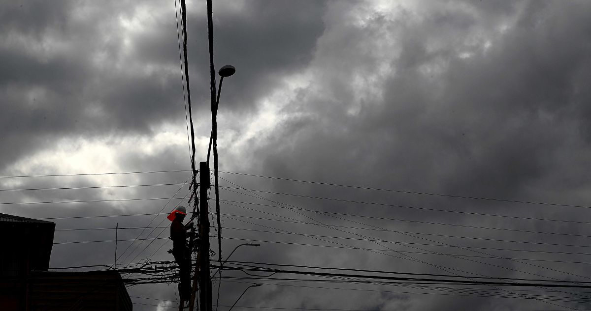 “Los $40 mil no compensan el daño”: municipios de Valparaíso recurren al Sernac por cortes de luz