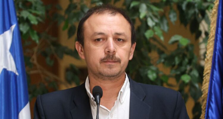 Cuello (PC) se muestra en contra de proyecto transversal para elevar exigencia de las AC en la Cámara