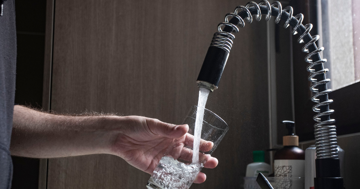 Cuentas de agua tendrán alza en Biobío, Ñuble y O’Higgins en septiembre: ve cuánto subirán y la razón