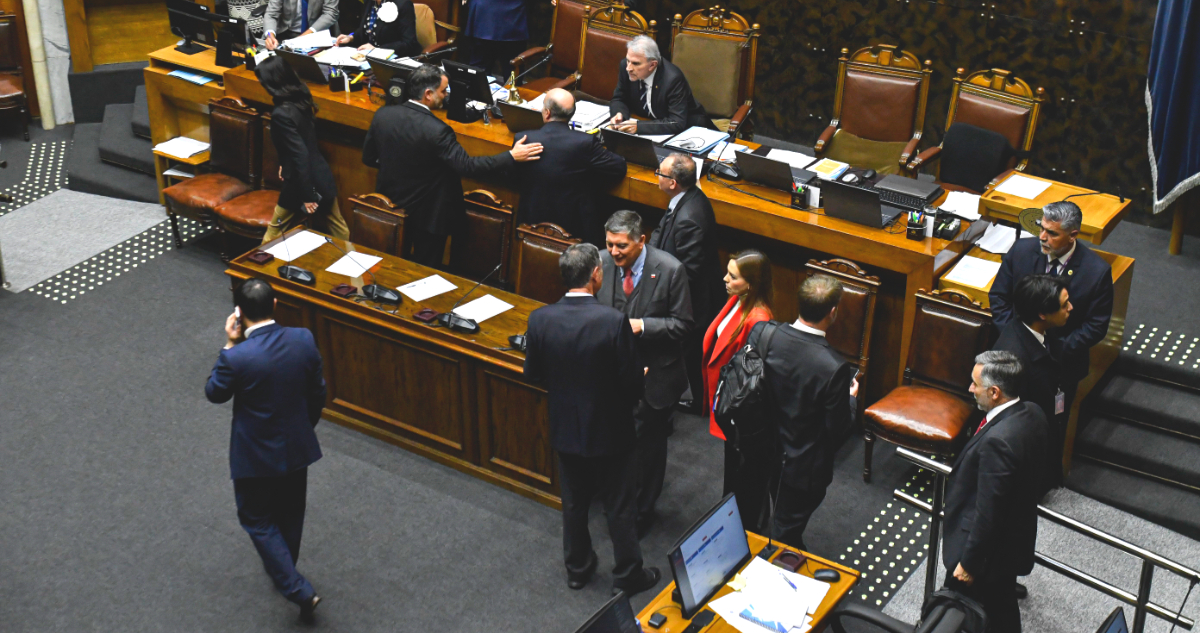 De “bochorno total” a “soberbia”: Senadores reaccionan a postergación de la votación de megarreforma