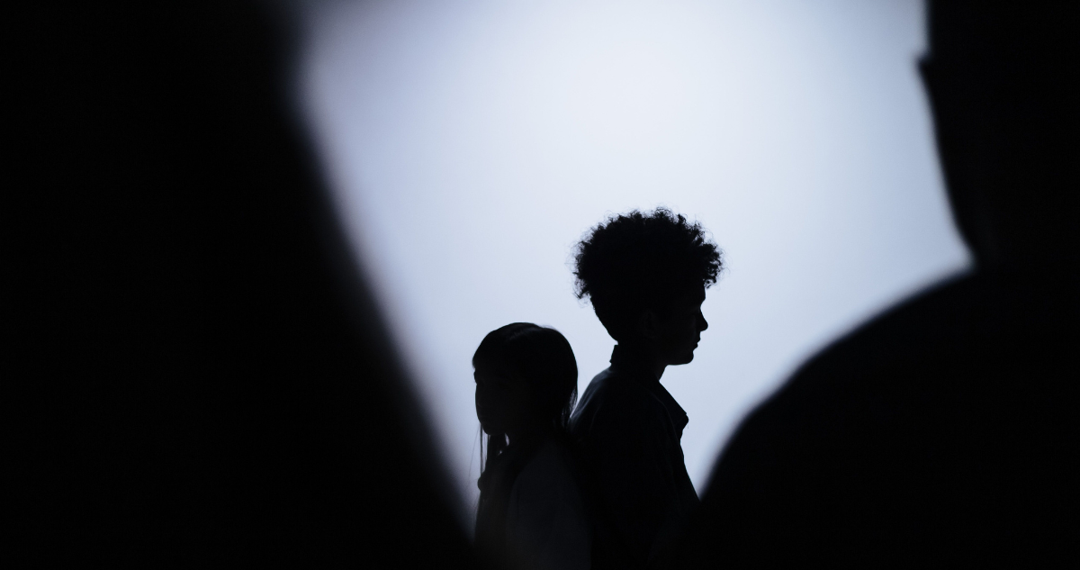Personas en sombras