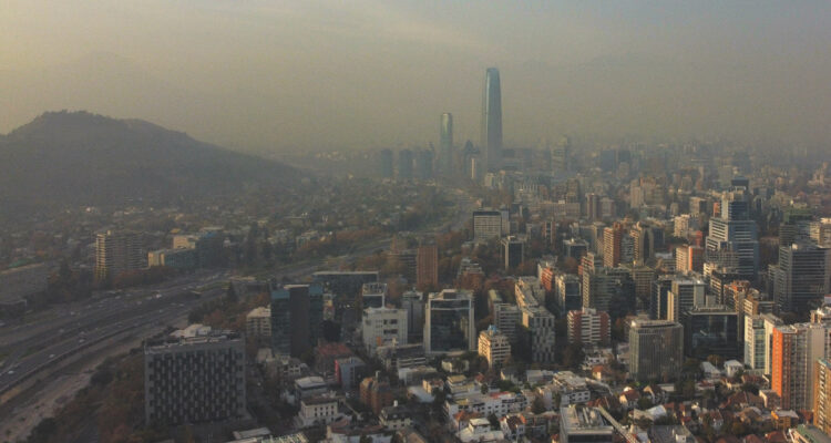 Declaran Alerta Ambiental para este martes en la RM: revisa restricción vehicular y prohibiciones aquí