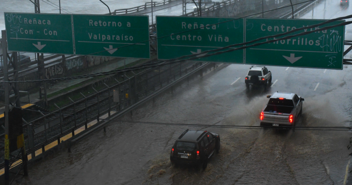 Declaran Alerta Roja para la región de Valparaíso ante estragos causados por sistema frontal