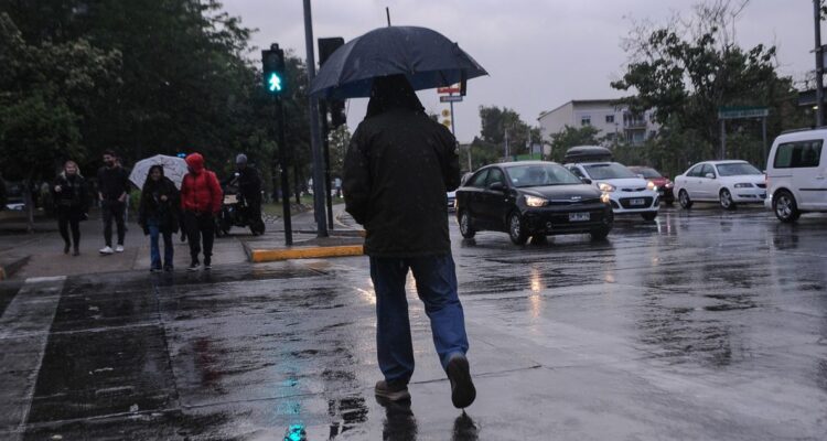 Decretan Alerta Amarilla en la RM por 4 días de lluvia y nieve: hay alta probabilidad de aluviones