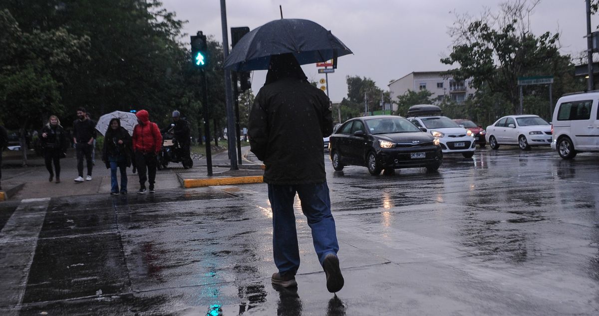 Decretan Alerta Amarilla en la RM por 4 días de lluvia y nieve: hay alta probabilidad de aluviones
