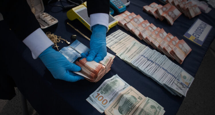 Del robo al lavado de dinero: así funciona el “círculo vicioso” de las economías ilícitas en Chile