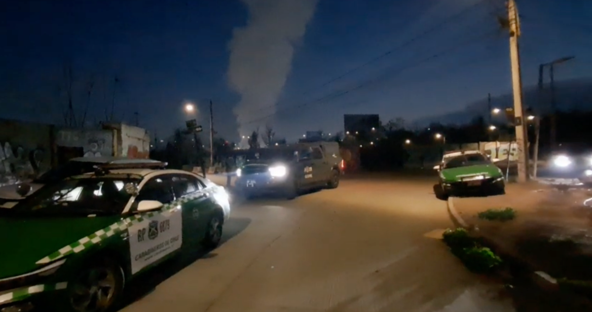 Carabineros y personal municipal desalojan terreno en Quinta Normal: hay un detenido