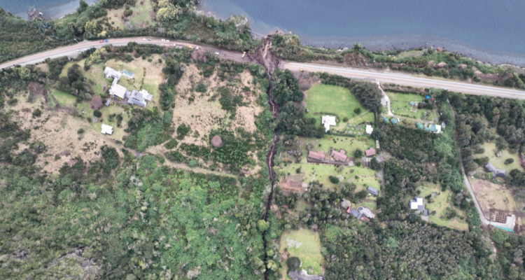 Obras de camino sin autorización provocó deslizamiento que bloqueó ruta entre Puerto Varas y Ensenada