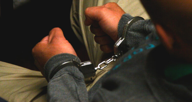 Detienen a hombre de 73 años en Lo Espejo por delitos sexuales contra una adolescente