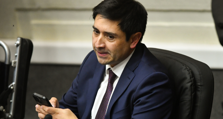 Día clave para Calisto: Corte revisará este viernes si desafuera al senador acusado de fraude al fisco