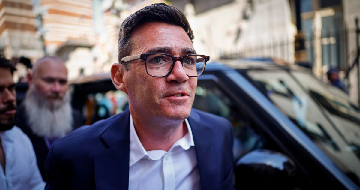 Andy Burnham asegura liderazgo laborista y queda a un paso de ser primer ministro británico
