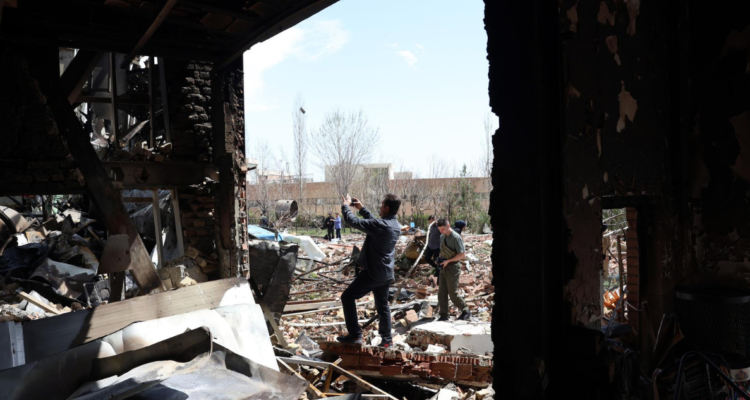 EEUU lanza una nueva ola de ataques contra Irán mientras Teherán acusa "crimen de guerra"