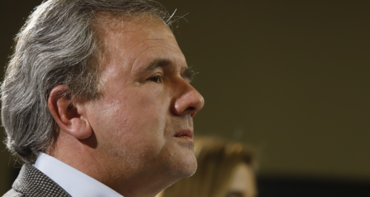 Sanhueza (UDI): "En vez de traspasar más recursos a municipios, paguemos la deuda a los trabajadores"