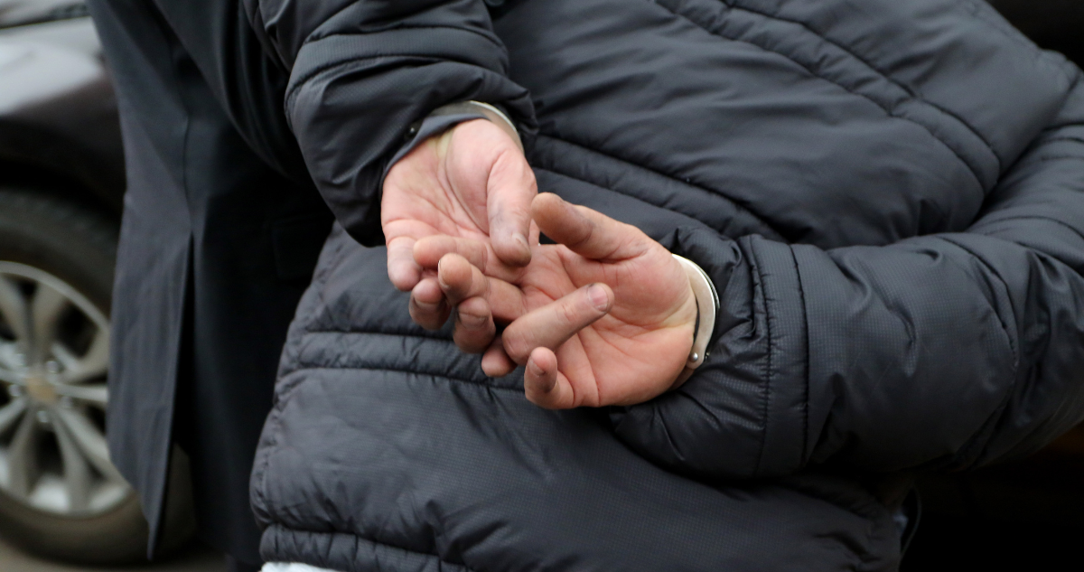 Prisión preventiva para sujeto que asaltó peaje, amenazó a su pareja y disparó a vecino en Los Ángeles