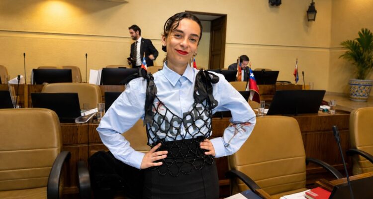 Rodríguez (REP): La izquierda usa ropas para expresarse, pero como yo soy de derecha les causa escozor