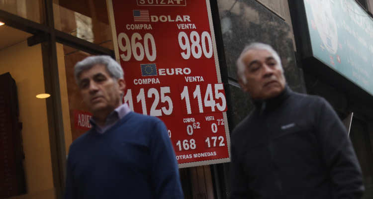 Dólar se dispara en su apertura y amenaza con tocar máximos en lo que va del año