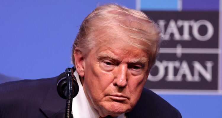 "Los vamos a golpear duramente": Trump advierte con posibles nuevos ataques contra Irán esta noche