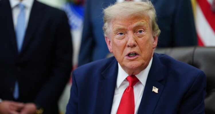 Trump amenaza a Irán tras ataque a base de EEUU en Jordania: "Les vamos a dar una maldita paliza"