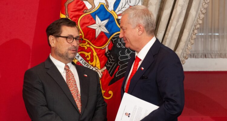 Gobierno enfrenta duras críticas por reacción tardía y ausencia de ministros en plena emergencia