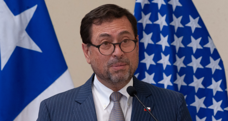 Canciller afirma que gobierno anterior alejó a Chile de EEUU y destaca reunión "franca" con Rubio