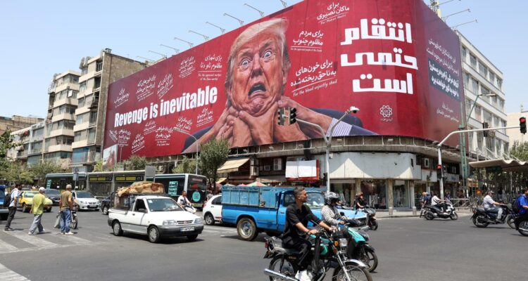 Irán dice que EEUU está "atrapado en un pantano que creó" con la guerra y envía advertencia