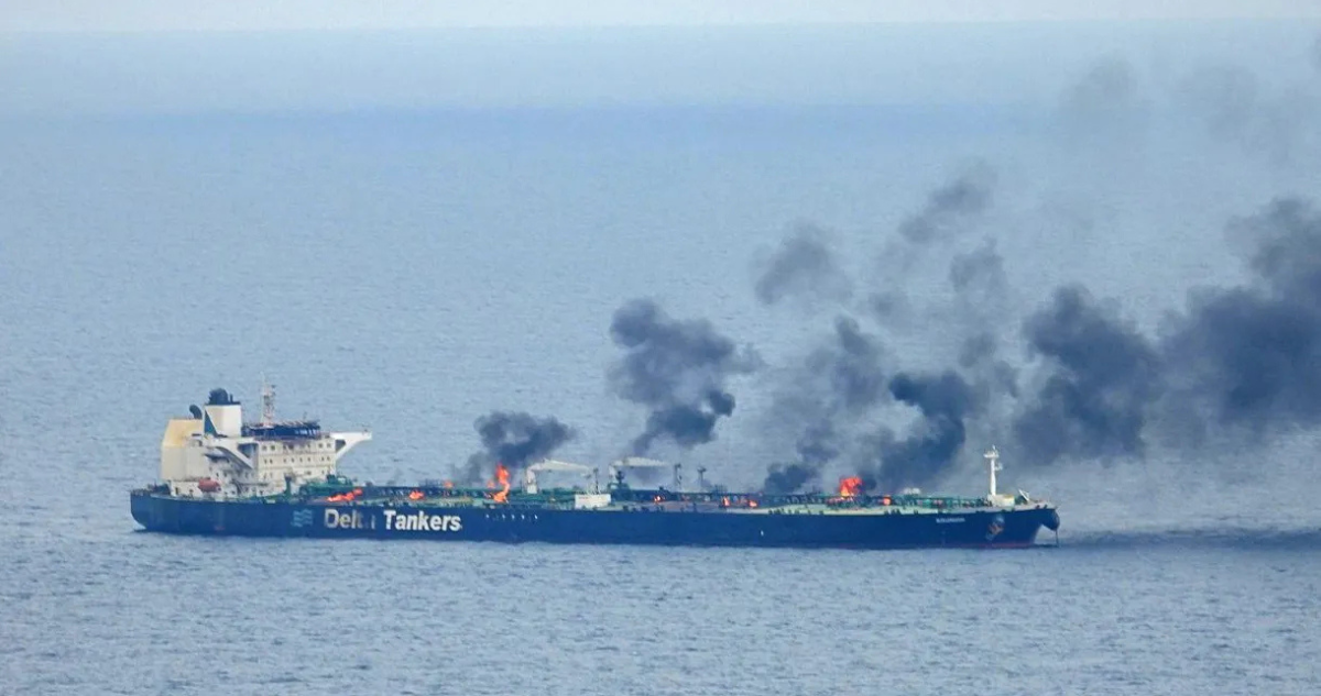 Hutíes aseguran que atacaron dos petroleros saudíes en el mar Rojo, vía relevante para petróleo global