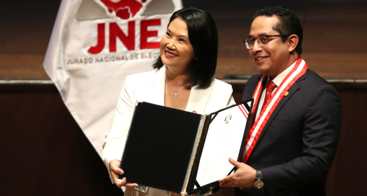 Fujimori recibe credenciales como presidenta electa de Perú: "Orgullosa de ser la primera mujer"