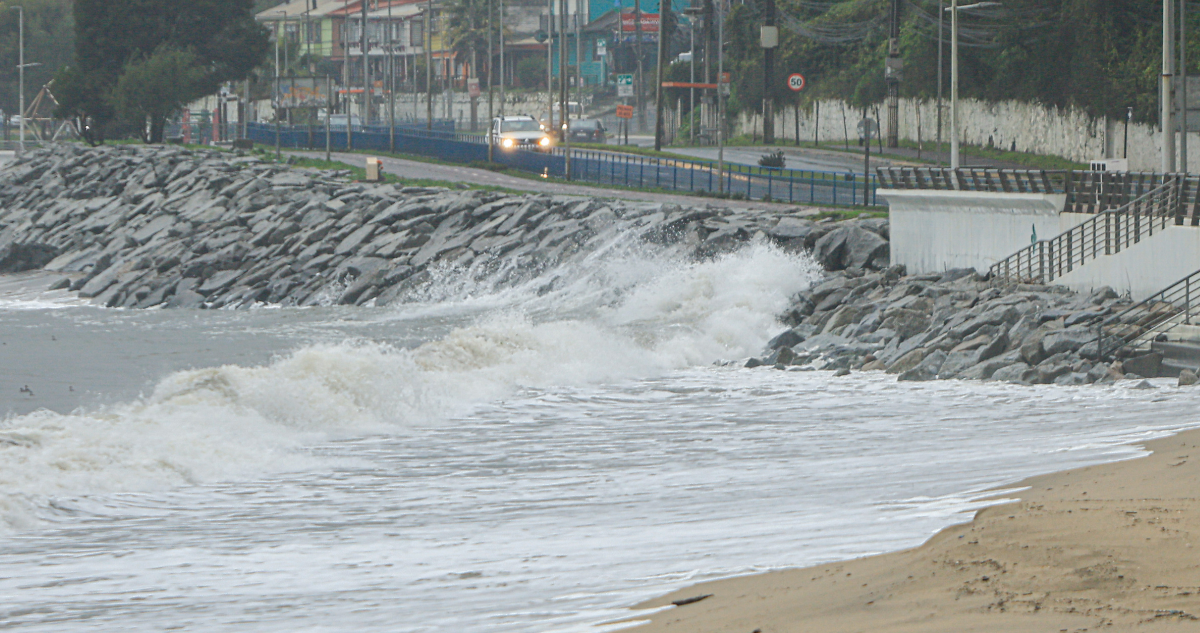 No es solo lluvia: los efectos que podría dejar el sistema frontal en playas, humedales y cerros