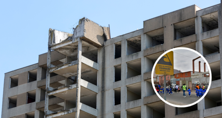 Foto de archivo de edificio dañado tras terremoto. Y foto de simulacro de terremoto y tsunami.