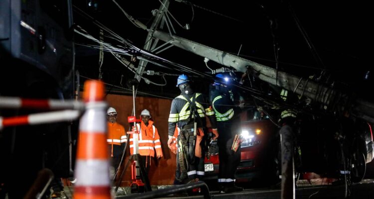 Enel reporta que casi 2 mil clientes siguen sin suministro eléctrico por sistema frontal en la RM