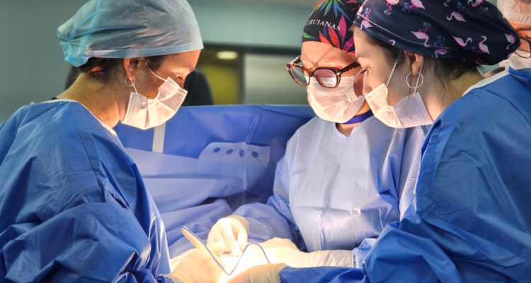 Hospital Las Higueras incorpora nuevo procedimiento para tratar hernias abdominales