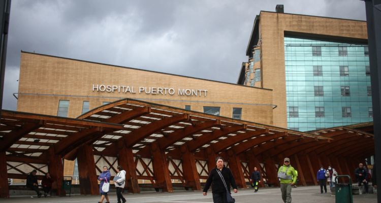 https://media.biobiochile.cl/wp-content/uploads/2026/07/evaluan-adaptar-recintos-en-desuso-como-respuesta-a-presencia-de-reos-en-el-hospital-de-puerto-montt-750x400.png