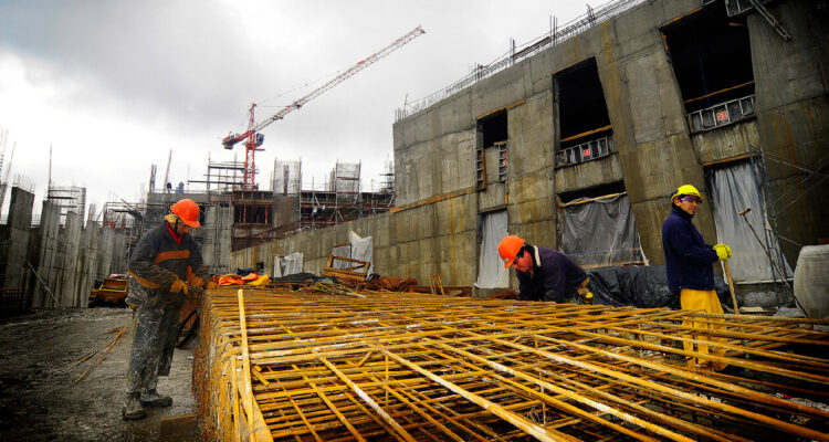 Expertos advierten que efectos de la mega reforma recién se verían "bien entrada la próxima década"