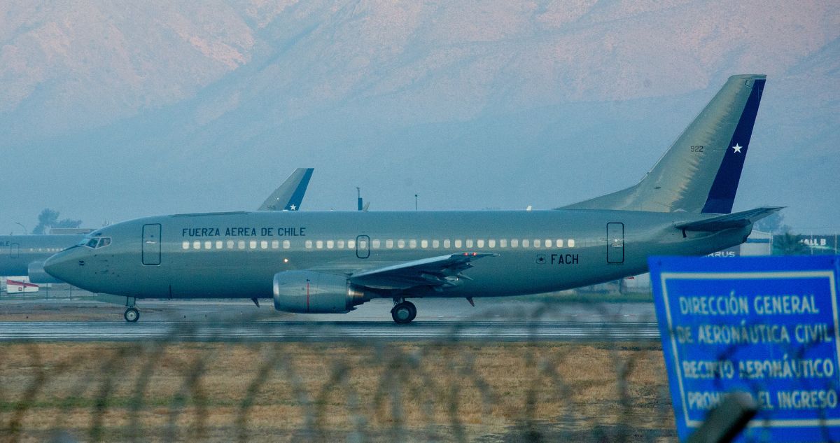 Gobierno concreta expulsión de 45 extranjeros colombianos y dominicanos en vuelo de la FACh