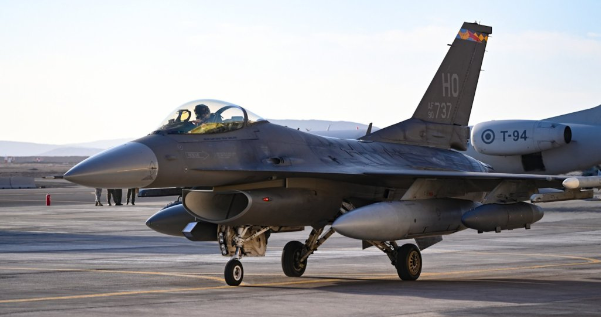 Un F-16 Fighting Falcon de la Fuerza Aérea de los Estados Unidos (USAF, por sus siglas en inglés)