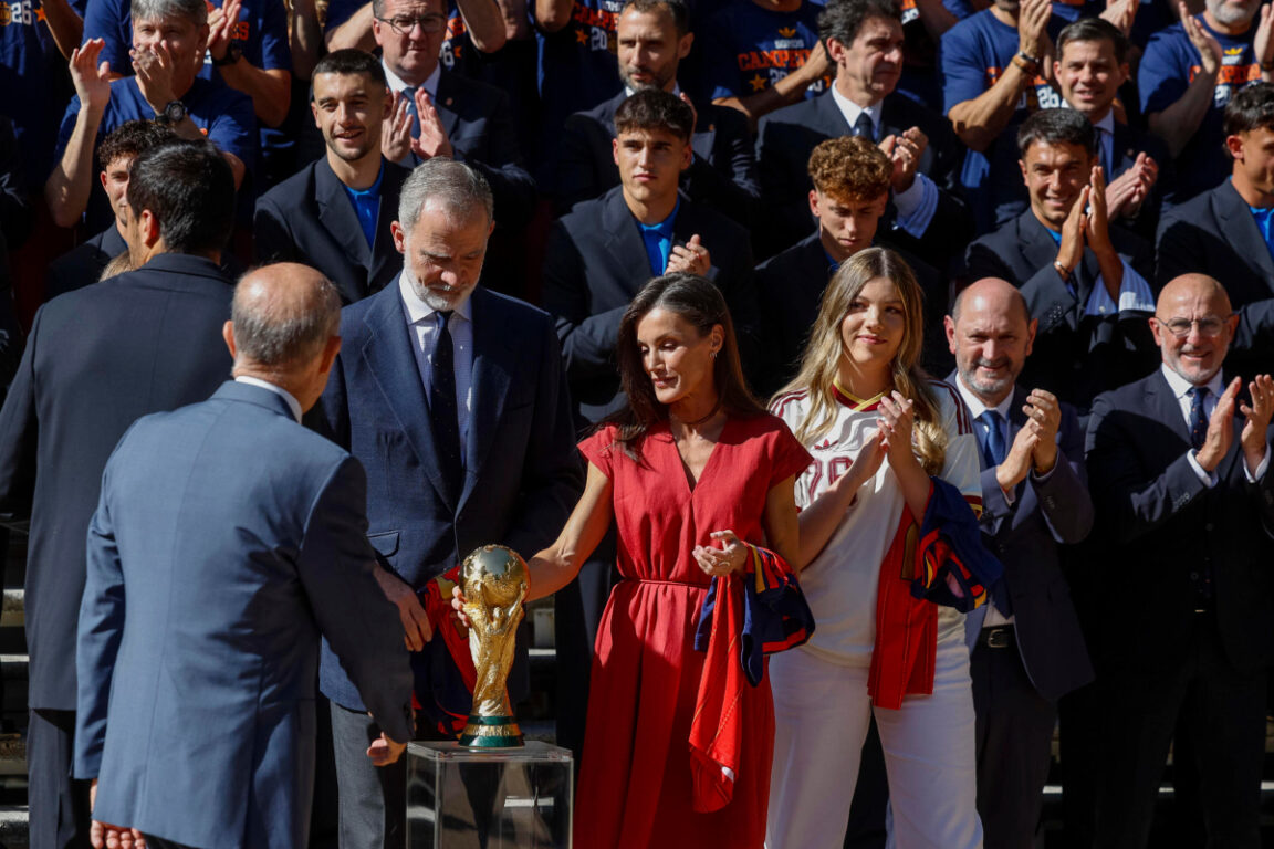 "Qué cansancio más rico": rey Felipe VI recibe a la selección española tras ganar el Mundial 2026