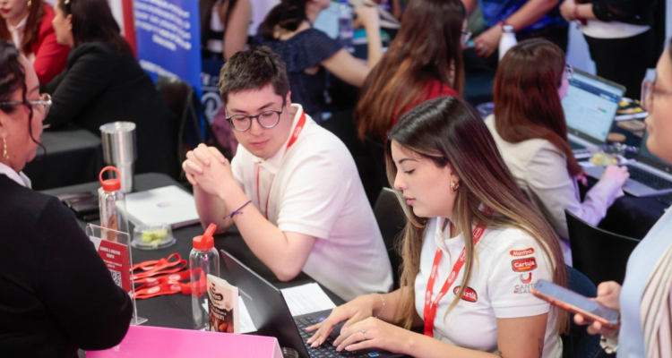 Feria laboral ofrecerá más de 550 vacantes a jóvenes en Providencia: revisa la fecha y cómo participar