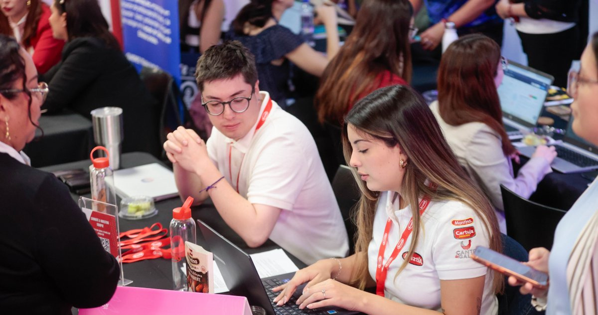 Feria laboral ofrecerá más de 550 vacantes a jóvenes en Providencia: revisa la fecha y cómo participar