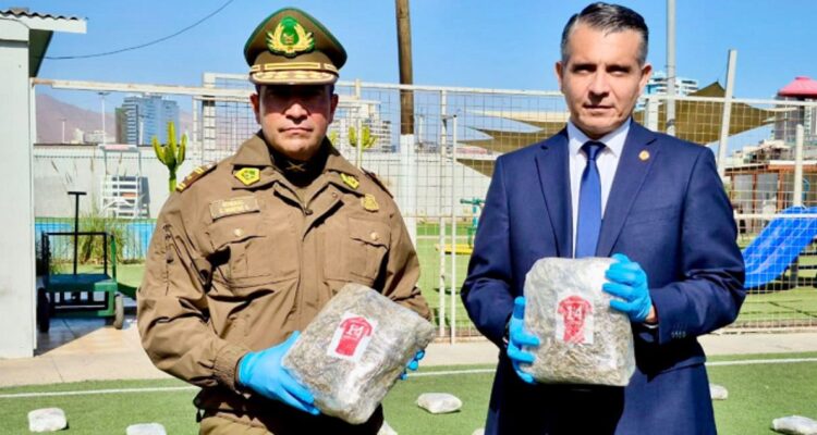 10 detenidos y 2,7 toneladas de droga incautadas deja operativo en Antofagasta que se extendió a la RM