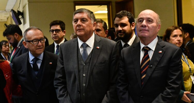 Los flancos abiertos de La Moneda tras duro tropiezo en su calendario para la megarreforma
