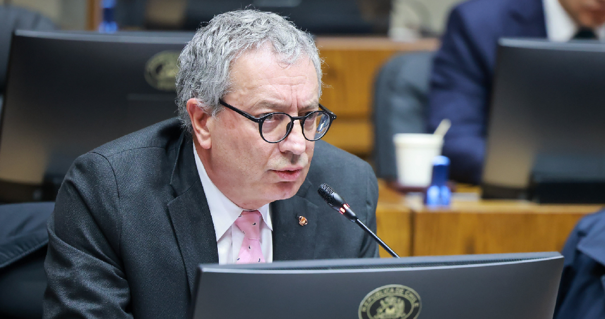 Fontaine advierte que Chile pierde terreno en el boom global del litio y destaca ejemplo de Argentina