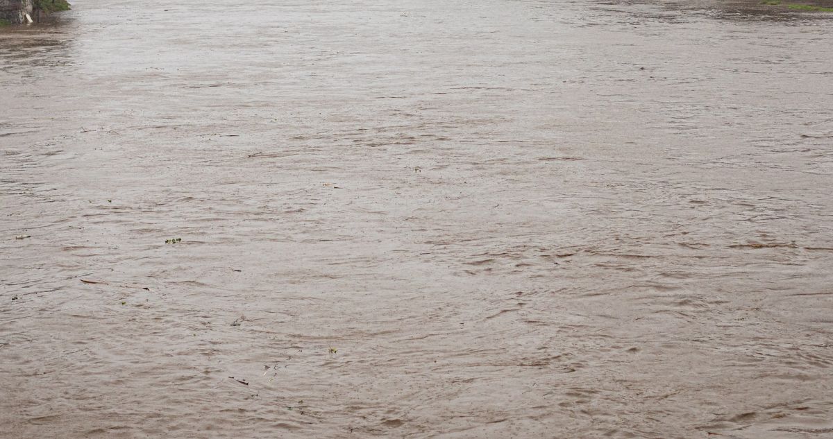 Senapred ordena evacuar sector Otaegui por desborde del estero El Sauce en Valparaíso