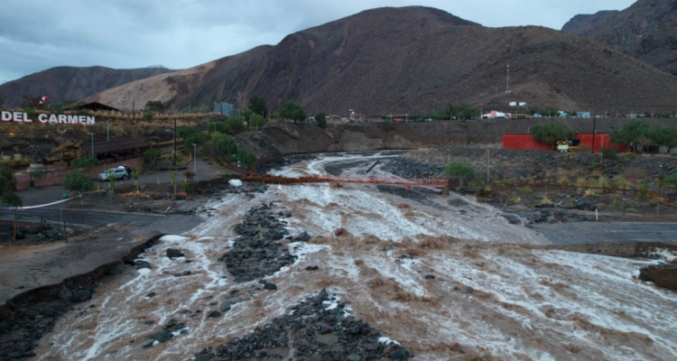 Intensa búsqueda de mujer desaparecida tras avalancha de nieve en Alto del Carmen por sistema frontal