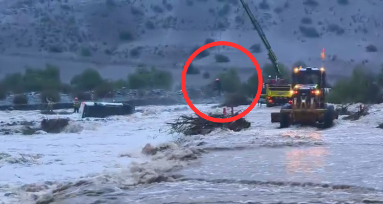 Impactante rescate en río crecido: logran salvar a conductor que quedó sobre techo de su auto