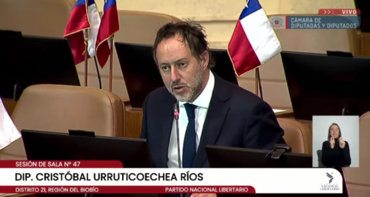 Urruticoechea intenta discutir sobre aborto: “Dígale a las feministas que se callen mientras hablo”