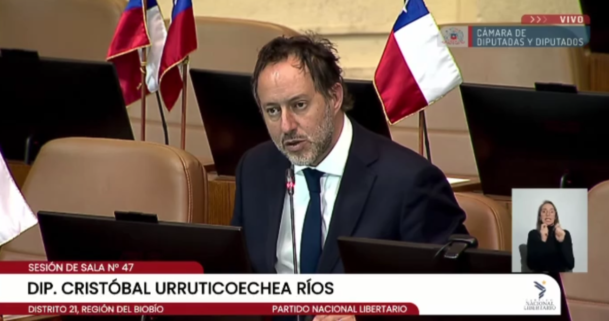 Urruticoechea intenta discutir sobre aborto: “Dígale a las feministas que se callen mientras hablo”