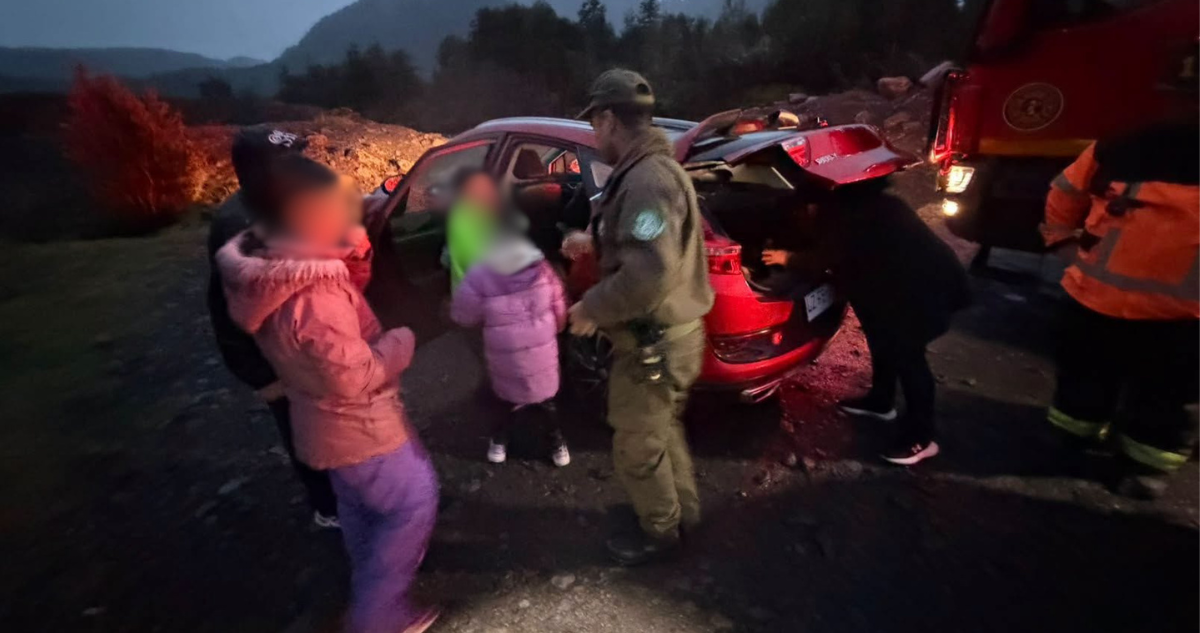 Hallan a familia con 3 niños extraviada en reserva de Puerto Montt: tenían principios de hipotermia