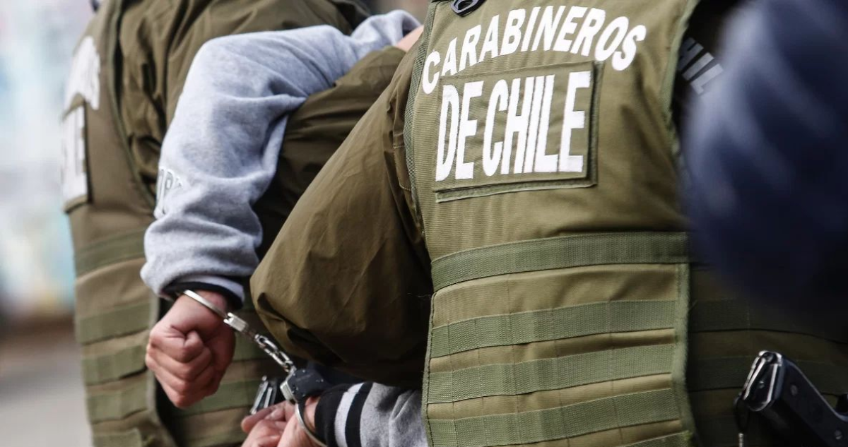 Detienen a estudiante de 15 años por agredir a funcionario y portar cuchillo en Liceo de Panquehue
