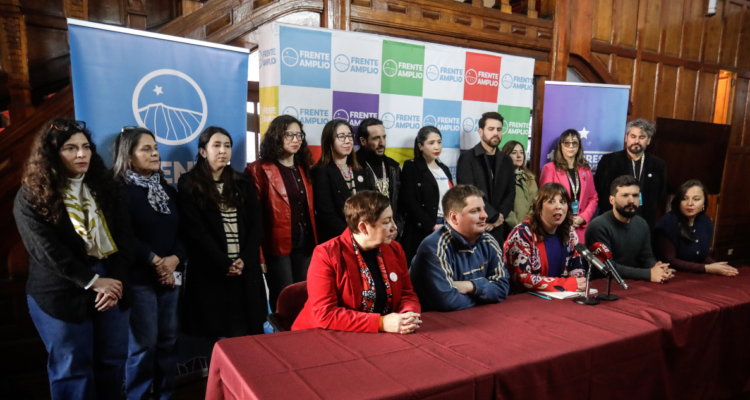 Frente Amplio posterga elecciones internas por sistema frontal: enfrentará a Martínez y Yeomans