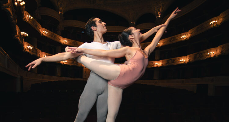 https://media.biobiochile.cl/wp-content/uploads/2026/07/gala-escuelas-de-danza-latinoamericanas-750x400.jpg